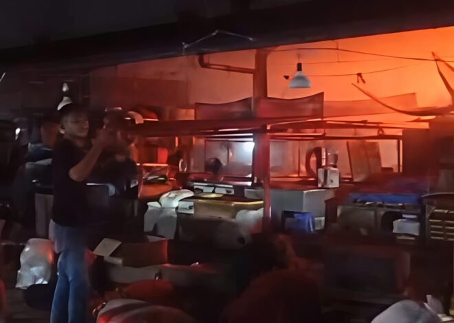 Api Melalap Tiga Los Pedagang di Pasar Parung, Damkar Bergerak Cepat Padamkan Kebakaran