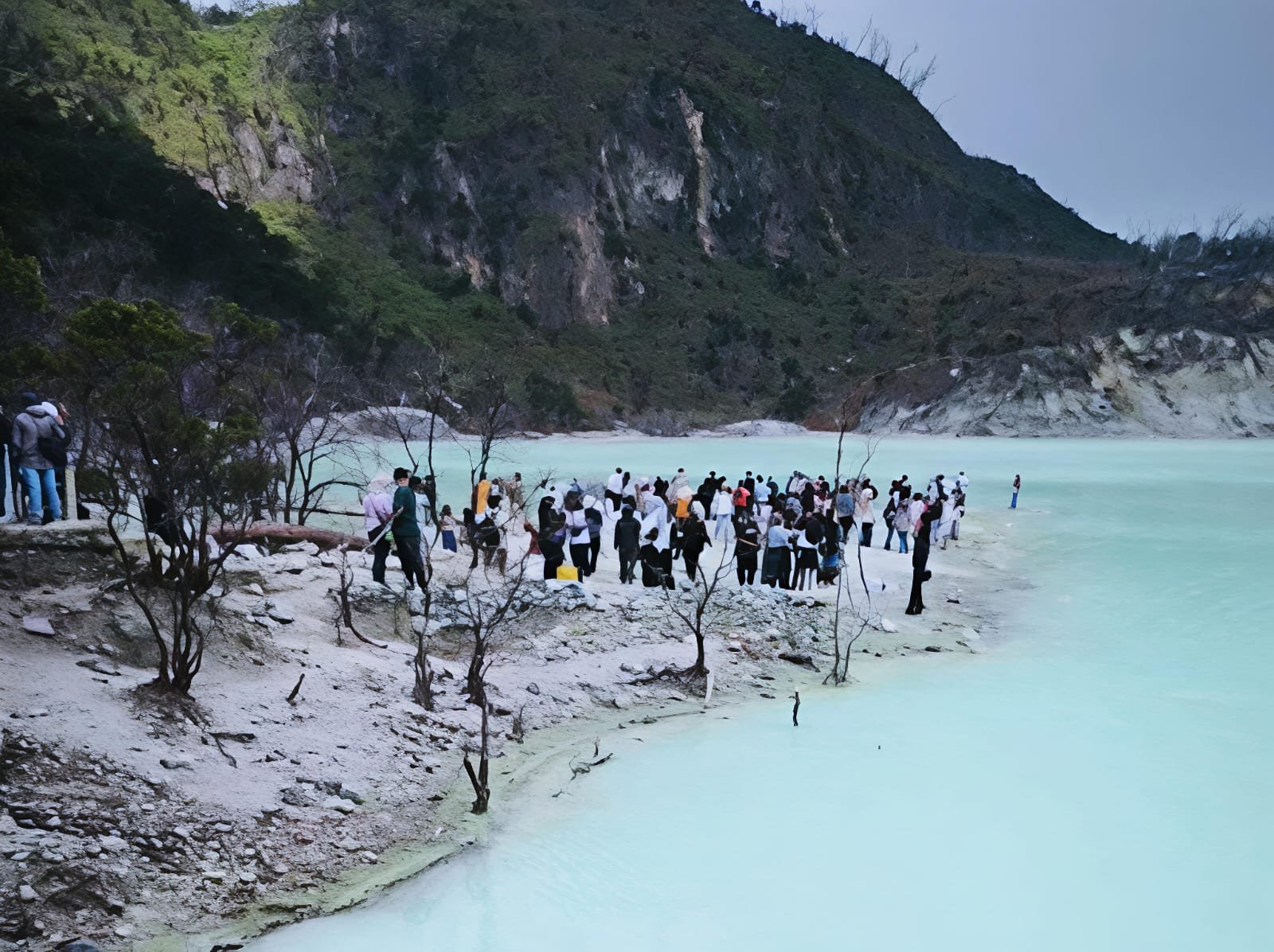 Kawah Putih Ciwidey, Wisata Alam yang Wajib Masuk Bucket List