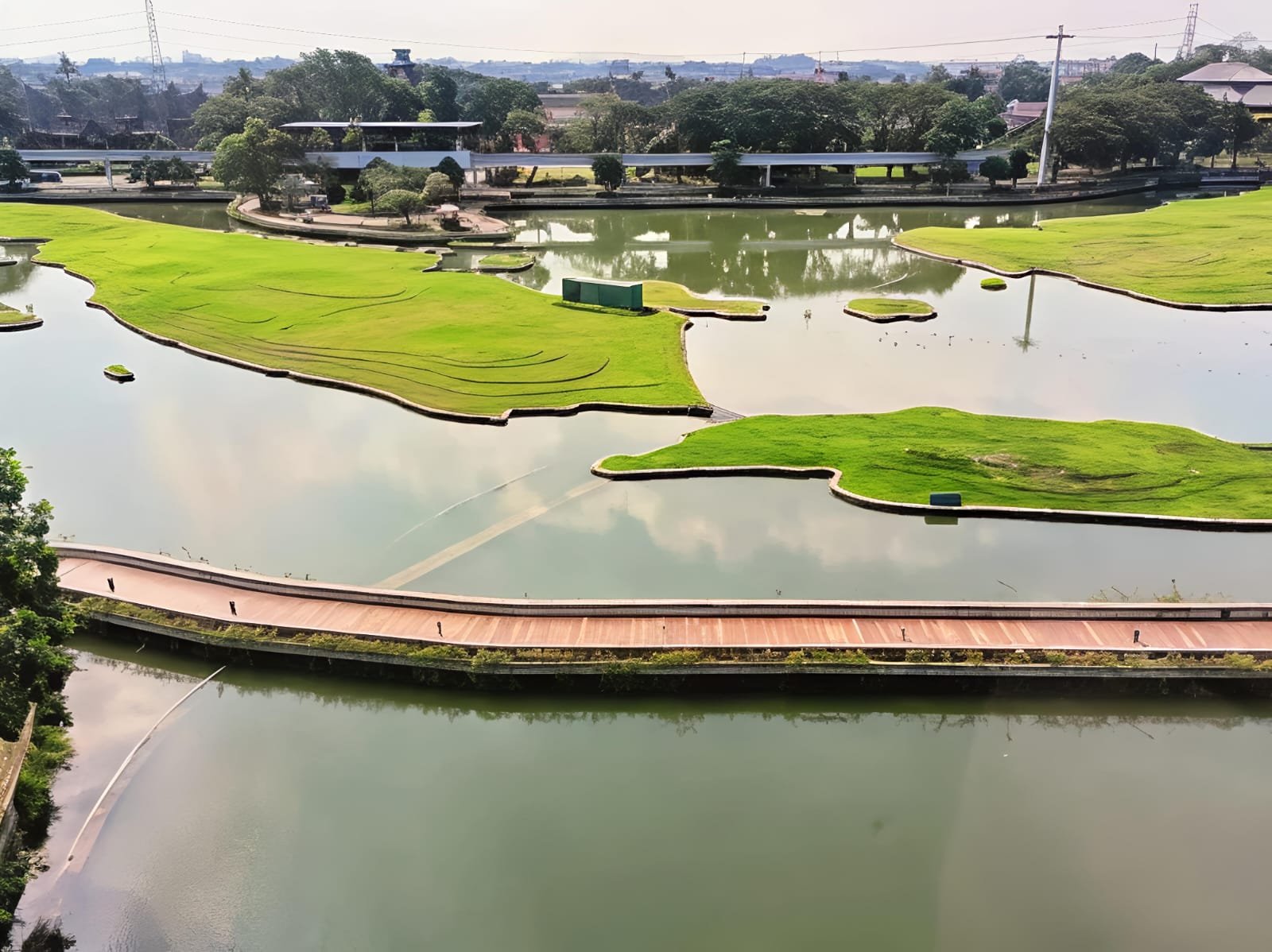 Jelajahi Indonesia dalam Sehari di Taman Mini Indonesia Indah