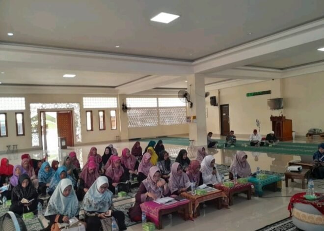 Pentingnya Produk Halal, UIA Edukasi Jamaah Masjid Al-Muhajirin Bekasi