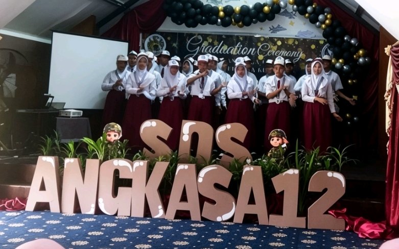 Wisuda SD Angkasa 12 Berlangsung Meriah, Kepala Sekolah Pesankan Jaga Nama Baik Almamater