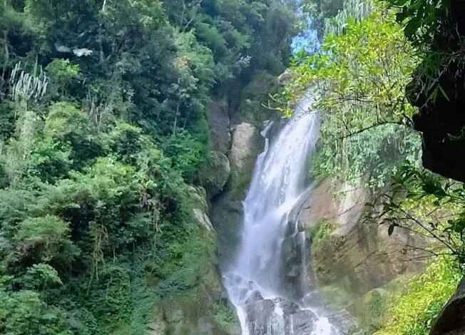 Trekking Seru dan Panorama Eksotis di Air Terjun Lubuk Hitam