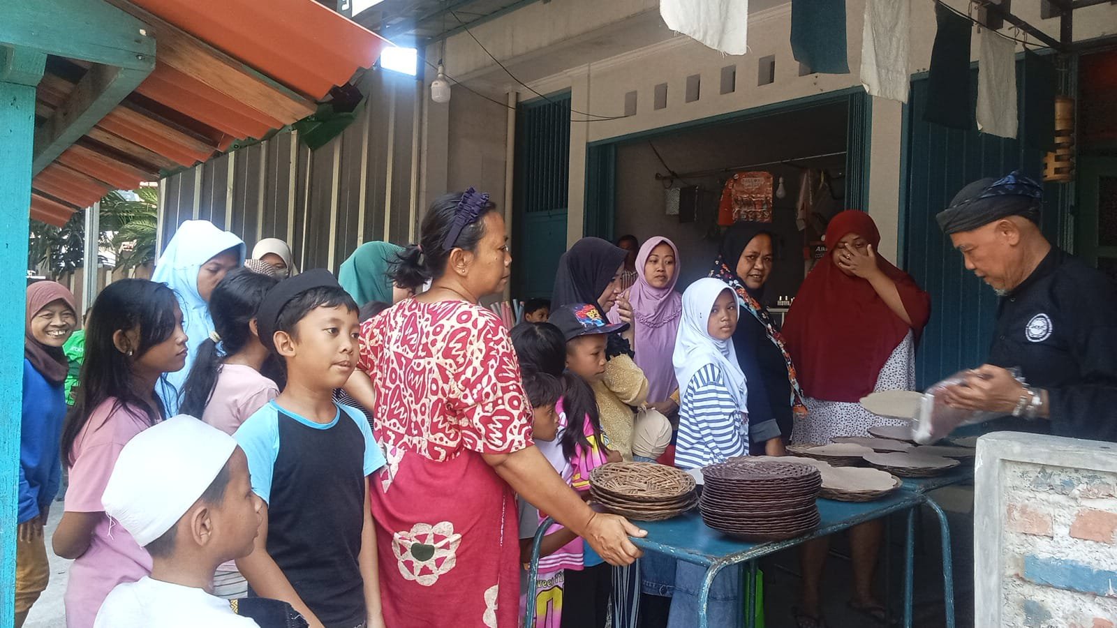 SEBA Indonesia Rayakan 100 Kali Jumat Berbagi di Ciomas Bogor