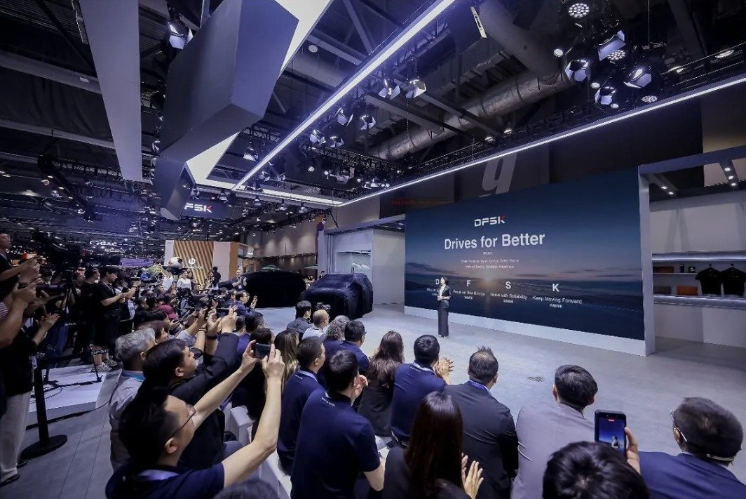 DFSK Perkenalkan E5 PLUS RHD di Hong Kong, Siap Diproduksi di Indonesia