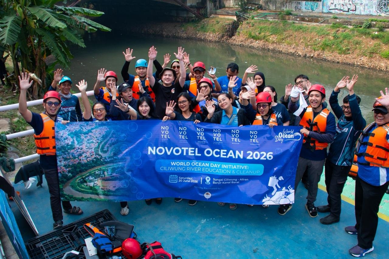 Jaga Laut Dimulai dari Sungai, Novotel Greater Jakarta Ajak Komunitas Bersihkan Ciliwung