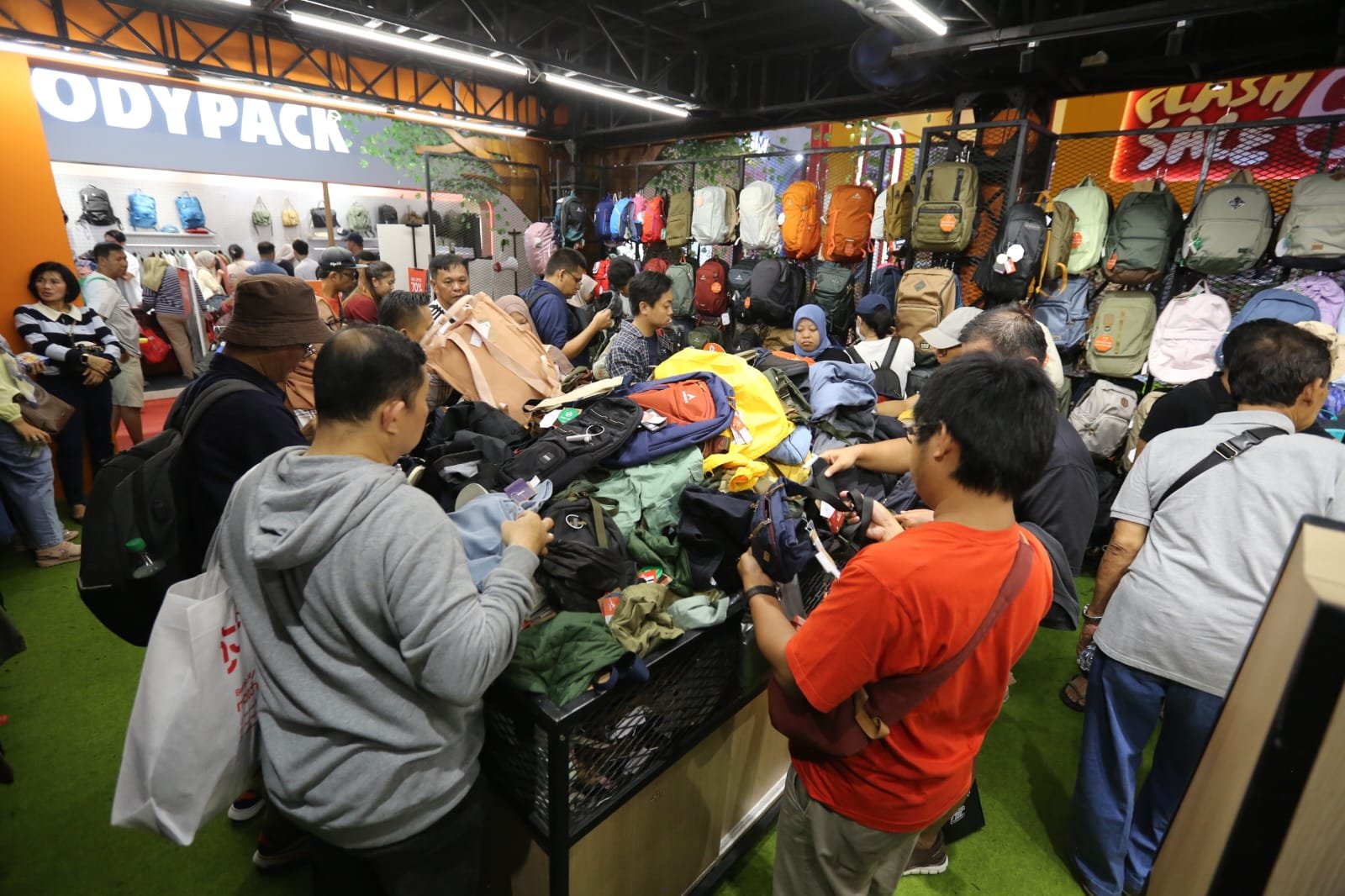 Buruan ke Jakarta Fair 2026! Produk Outdoor dan Hiking Dijual Mulai Rp75 Ribuan