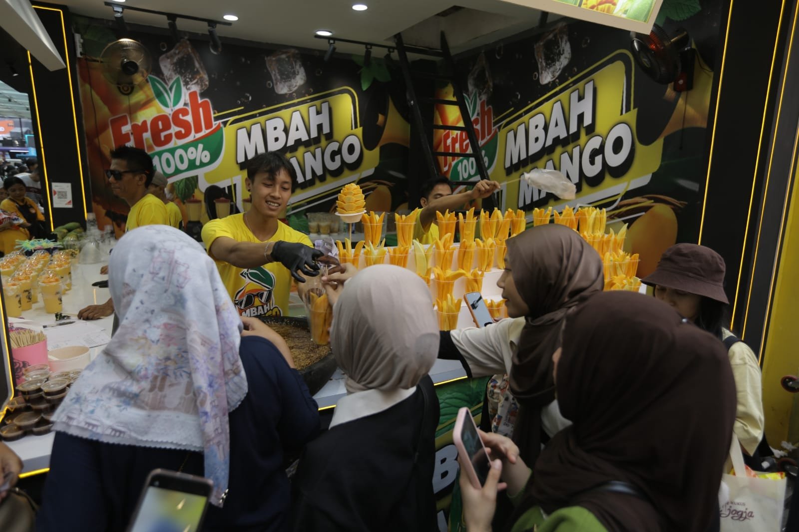 Cuaca Panas? Intip Rekomendasi Minuman dan Dessert Buah Segar di Jakarta Fair 2026