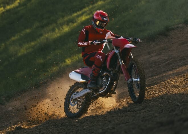 Ducati Desmo450 EDS Resmi Hadir, Motor Enduro Pertama dengan Teknologi Desmodromic