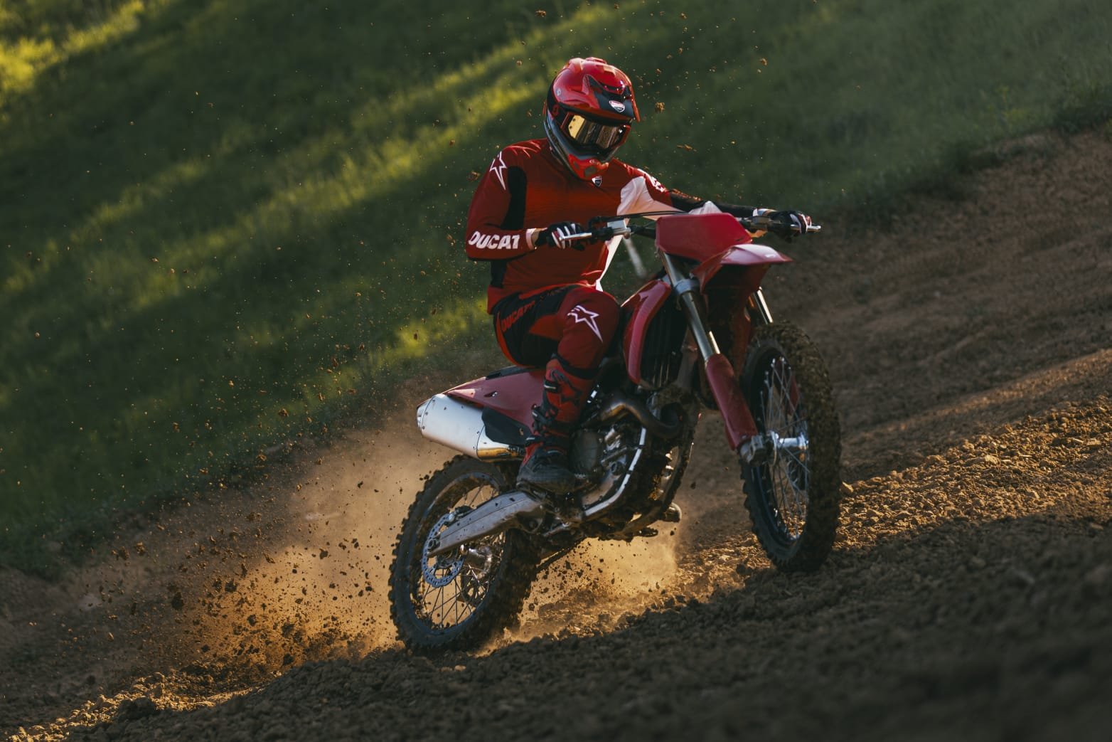 Ducati Desmo450 EDS Resmi Hadir, Motor Enduro Pertama dengan Teknologi Desmodromic