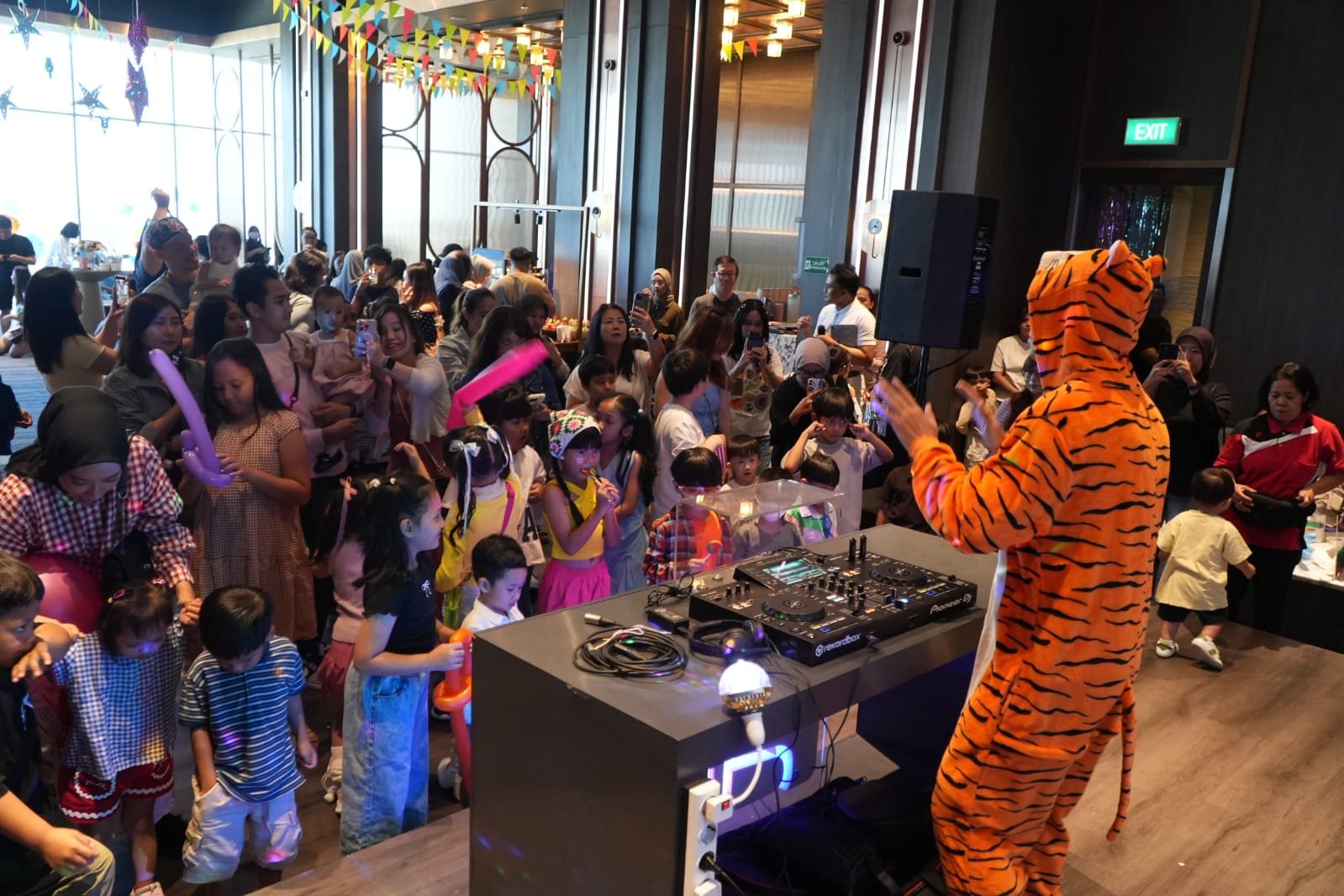 Aloft Surabaya Pakuwon City Gelar Toddler Rave Party Pertama di Surabaya