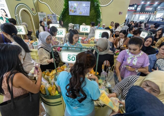 Pengunjung Manfaatkan Hari Terakhir Jakarta Fair 2026 untuk Berburu Promo Besar