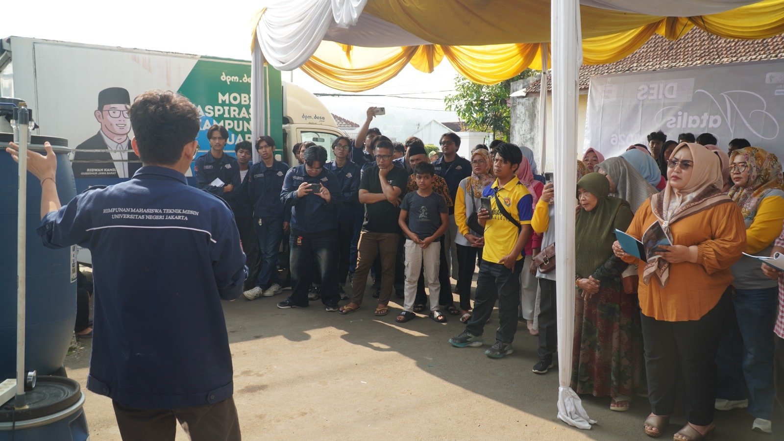 Mahasiswa Teknik Mesin UNJ Serahkan Mesin Pengelolaan Sampah untuk Desa Sukamanah, Dorong Pengelolaan Lingkungan Berkelanjutan