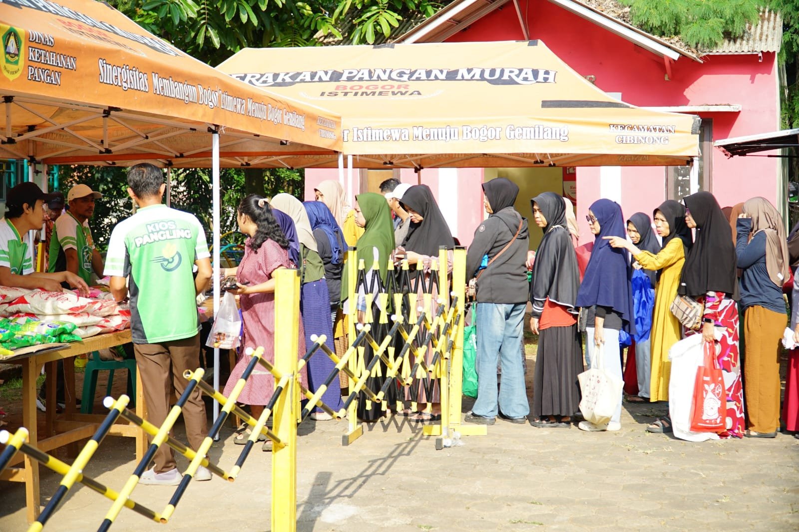 Gerakan Pangan Murah di Cibinong Diserbu Warga, Harga Beras hingga Telur Lebih Murah