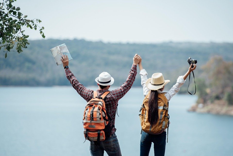 Traveling Bersama Teman, Ini 7 Hal yang Perlu Dipersiapkan agar Perjalanan Nyaman