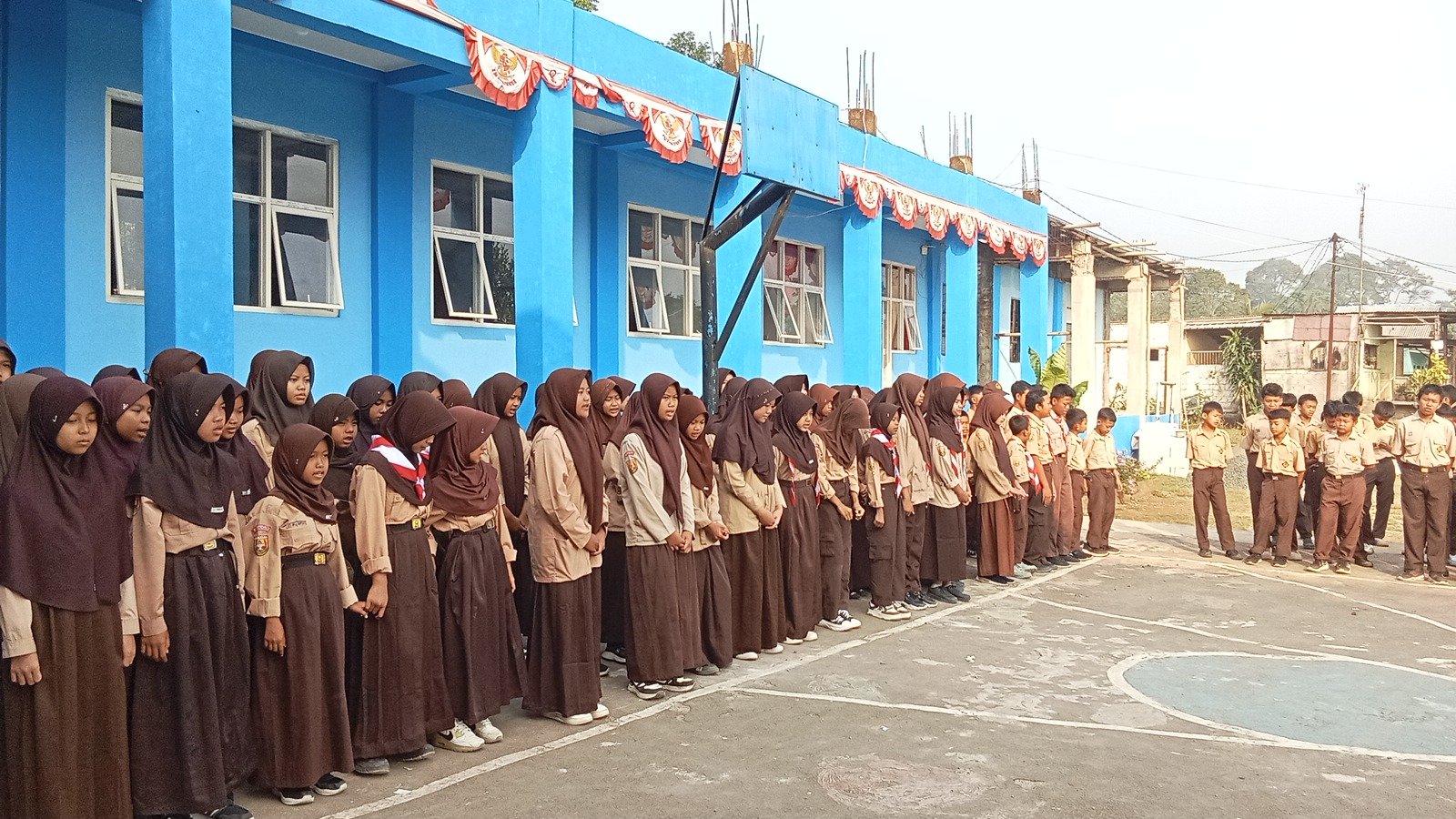 Kamis Pagi dan Barisan Pramuka: Menanam Karakter dari Kebiasaan di SMP dan SMK Triwijaya