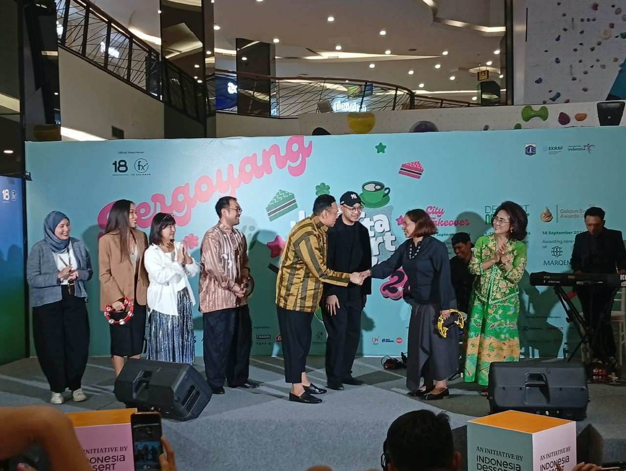 Ketika Dangdut Bertemu Dessert: Membaca Jakarta dari Rasa dan Bunyi