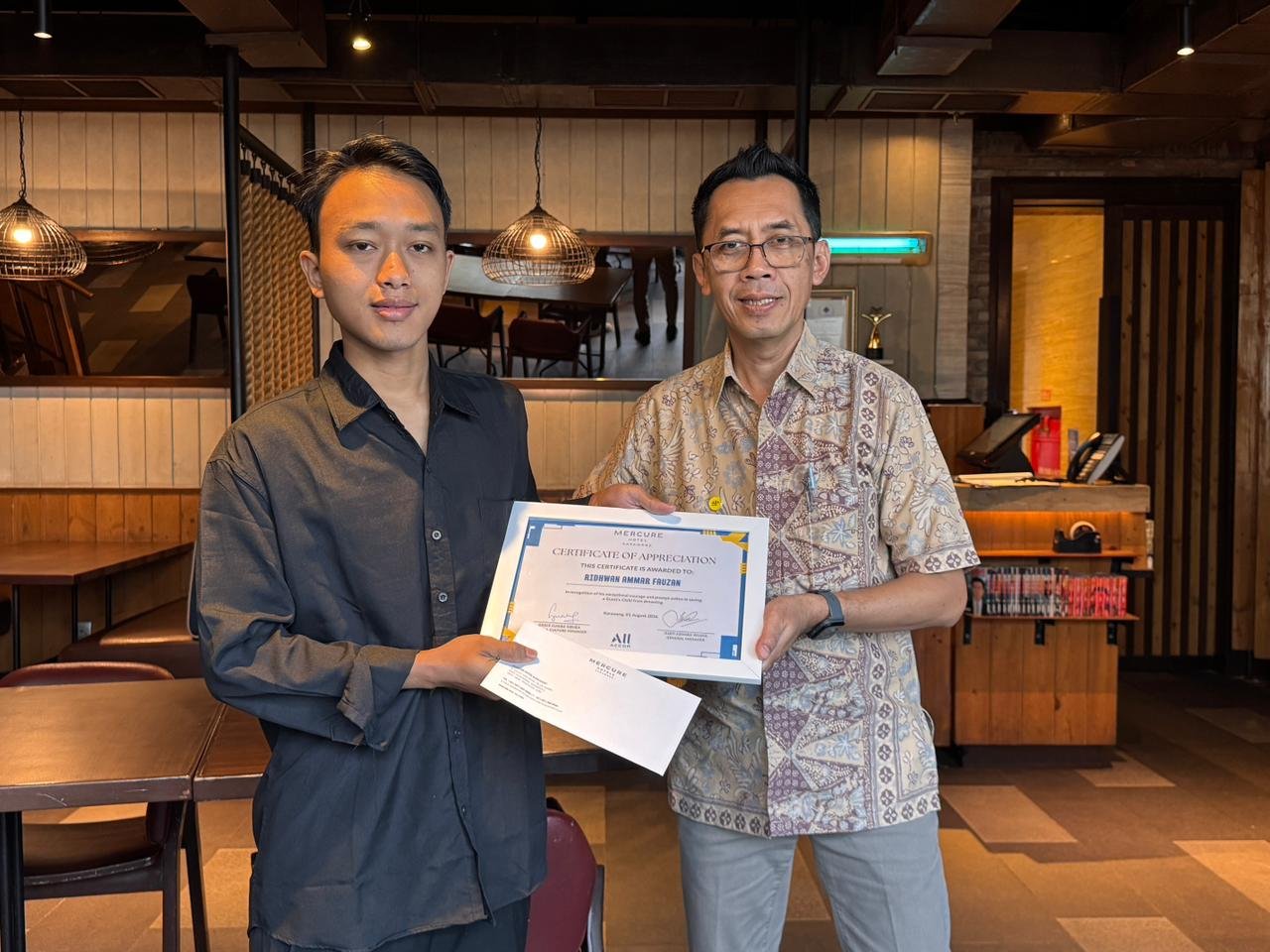 Ketika Keterampilan dan Keberanian Bertemu di Kolam Renang Hotel