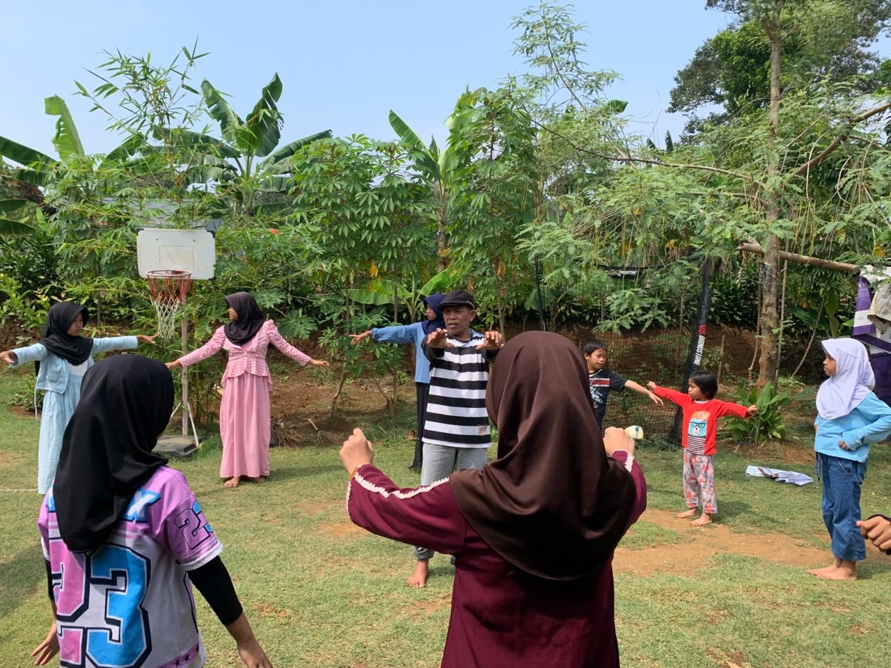 Dari Taman Baca ke Panggung, Anak-anak Kampung Pasir Angin Mulai Belajar Teater