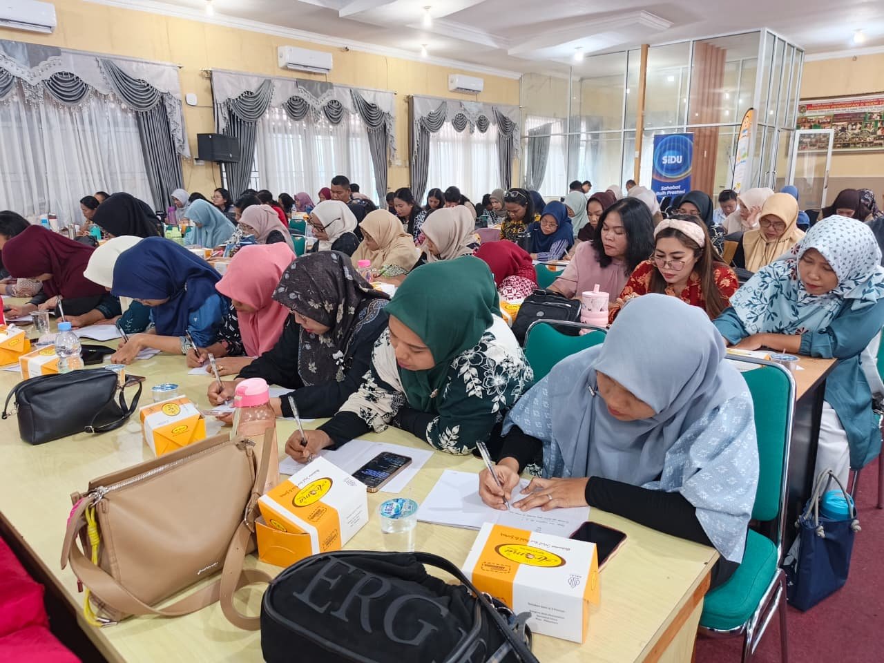 Menulis Tangan di Era Digital, SiDU Perkuat Literasi Pelajar di Sumatra