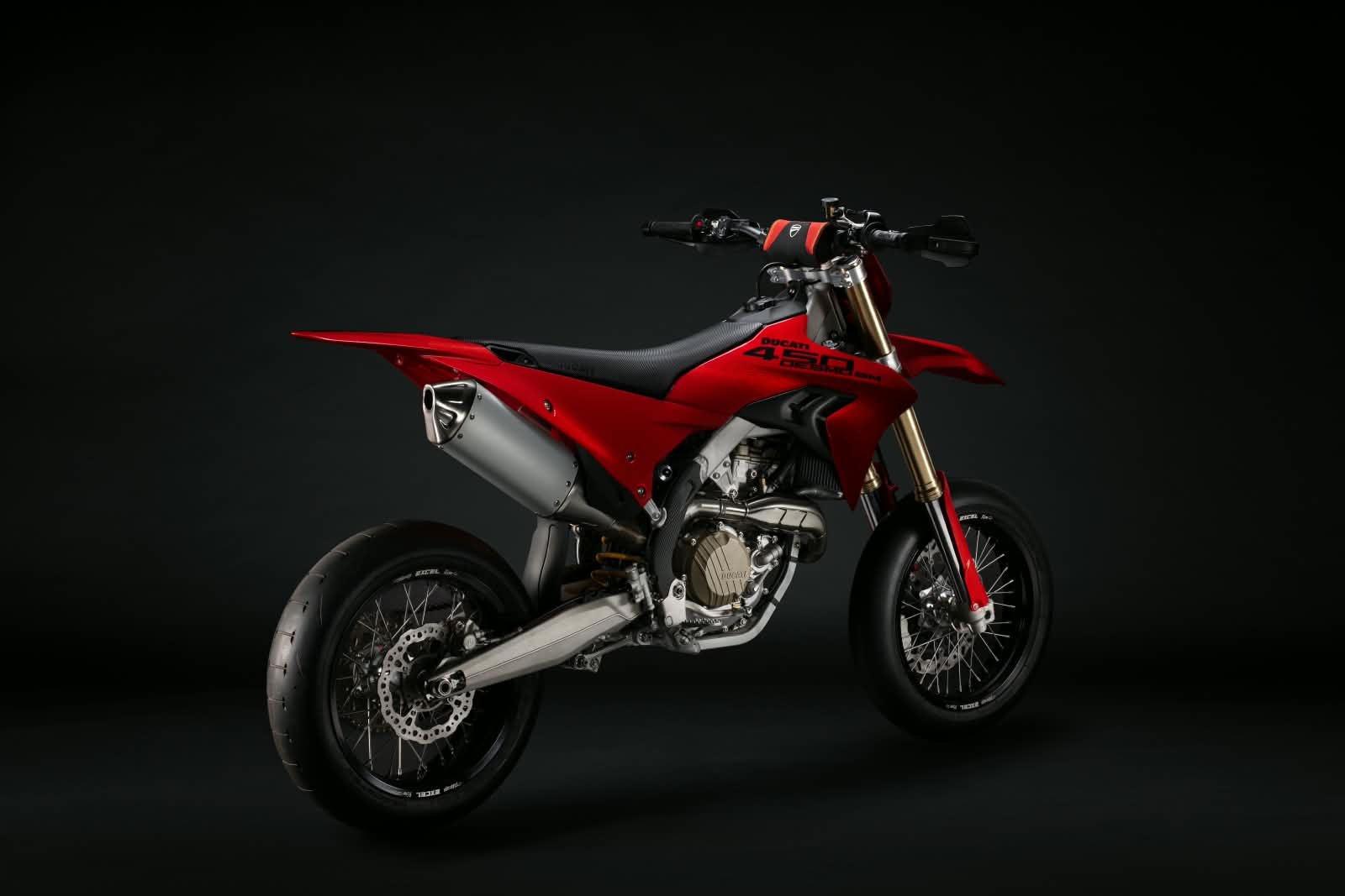 Ducati Desmo450 SM Hadir dengan Teknologi Desmodromic dan Suspensi Khusus