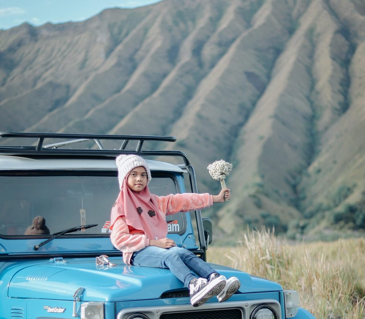 Traveling dan Pembentukan Karakter: Dari Keluar Zona Nyaman hingga Belajar Menghargai Perbedaan