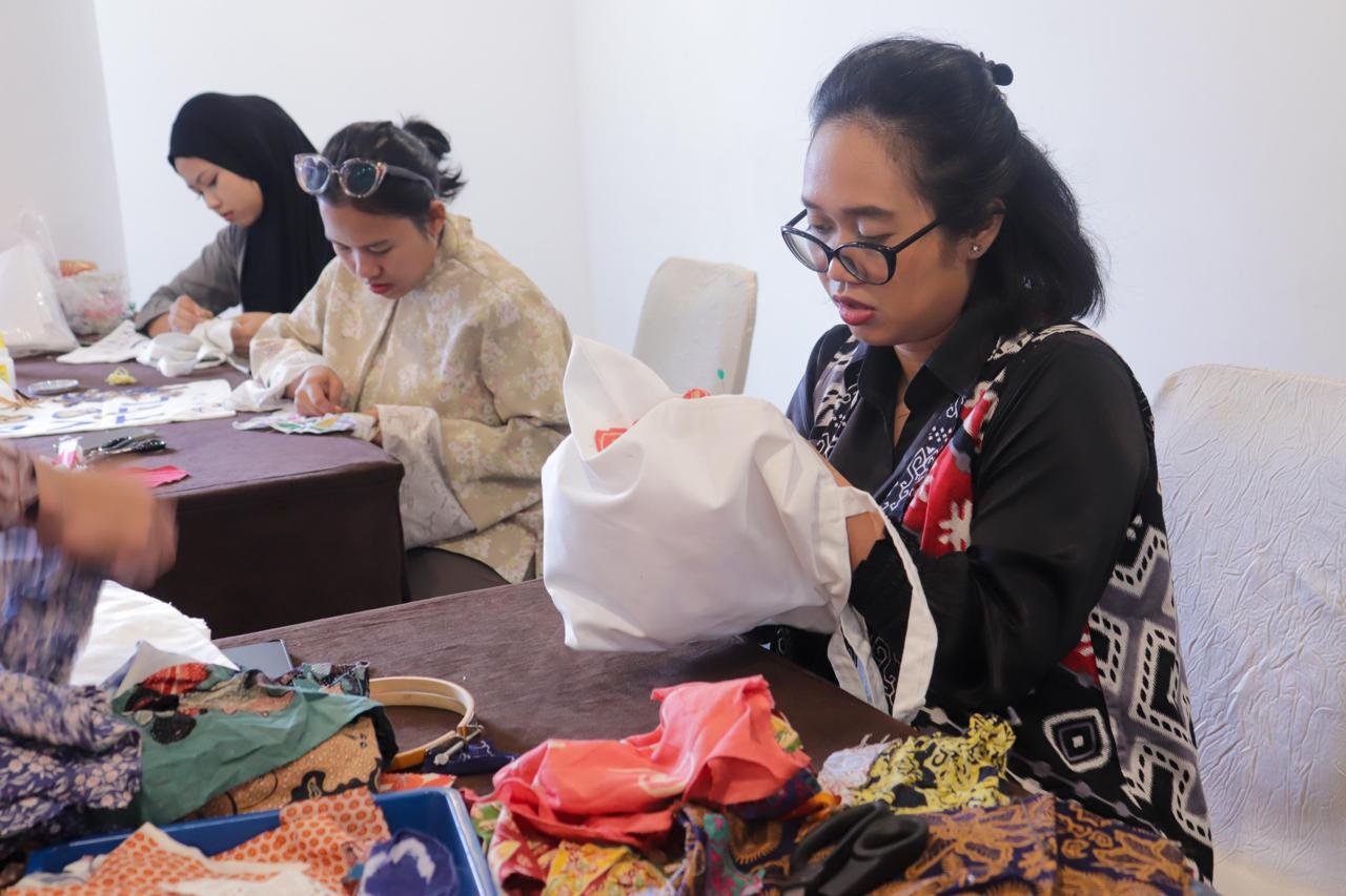 Merawat Batik Lewat Pengalaman Langsung, Novotel Jakarta Cikini Libatkan UMKM Lokal