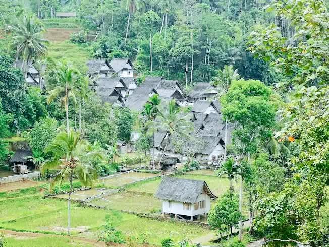 Kampung Naga, Potret Kearifan Lokal dalam Menjaga Tradisi dan Lingkungan