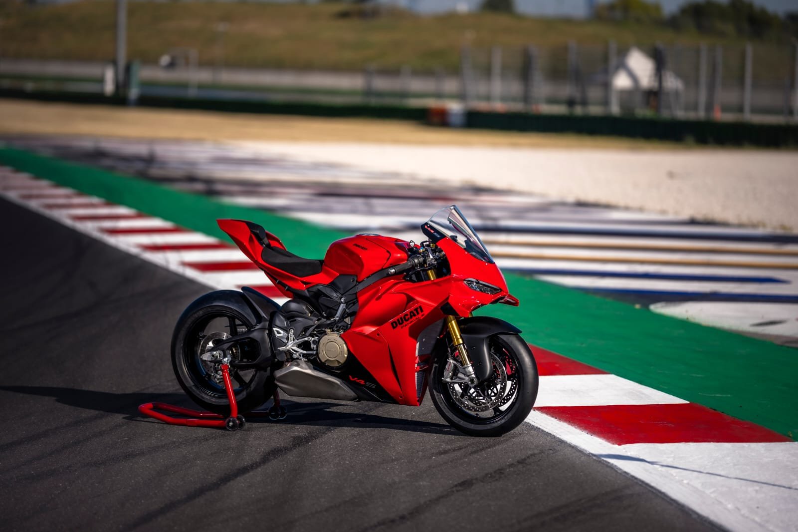 Ducati Panigale V4 2027 Perkuat Performa Superbike Lewat Pembaruan Mesin dan Elektronik